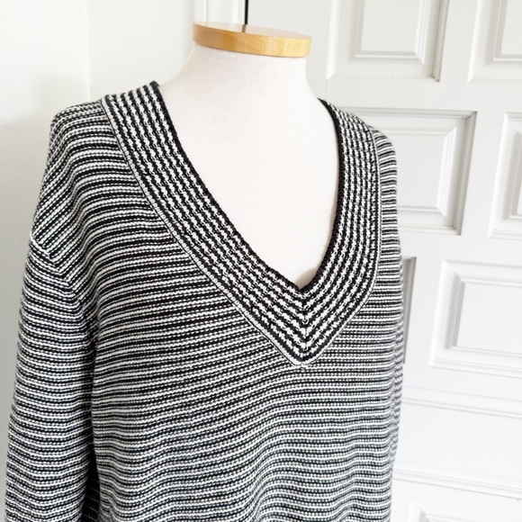 House of Harlow 1960 x Revolve Shaun Sweater Black White Striped V-Neck Small - Picture 3 of 12